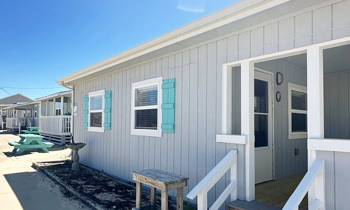 Nags Head Cottage | OBX Dog-friendly Ocean Cottage 3- Steps to Beach!