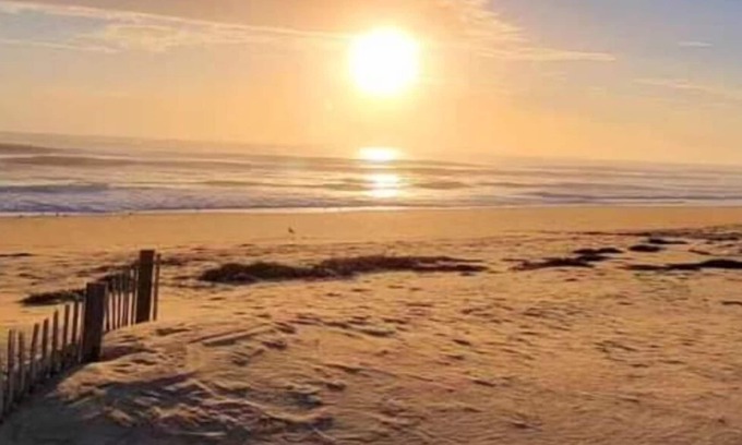 Colington Apartment | OBX Vacation. Cozy comfy efficiency room for 2 Friday to Friday beach get-away.