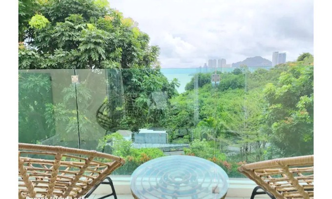 Tanjung Bungah House | Ocean 19 @ ShamrockVillaIBeachfront 4BR BigGroup