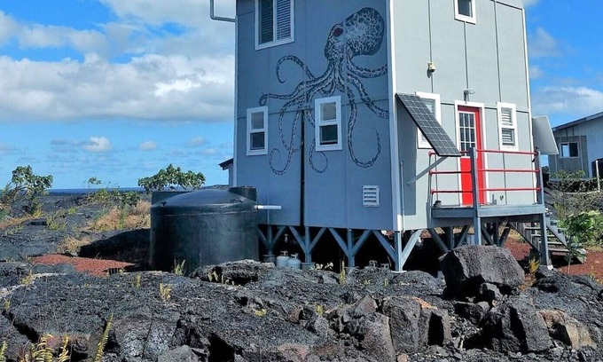 Kalapana House | Ocean and Lava View from 400 sq ft Off Grid House- Amazing sunrises & Sunsets