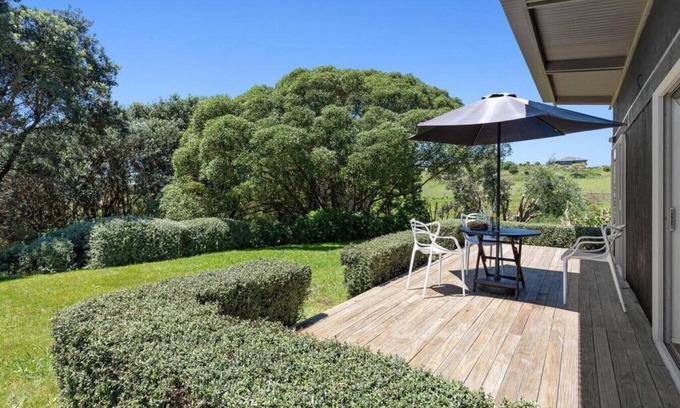 Waiotahi House | Ocean, Art and the Garden