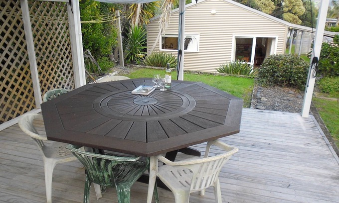 Tairua Cottage | Ocean Beach Honey - Tairua Holiday Home