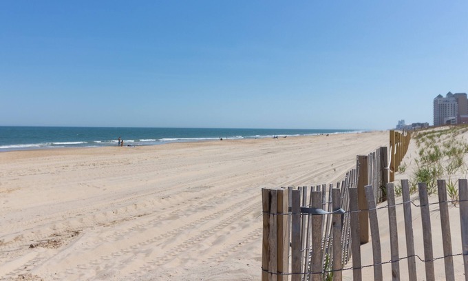 Midtown Ocean City Condo | Ocean Block Condo with Balcony, Central AC, WiFi, Laundry & Shared Pool