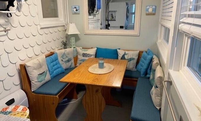 South Rehoboth Condo | OCEAN BLOCK Downtown Rehoboth Beach 2BR Condo Sleeps 6