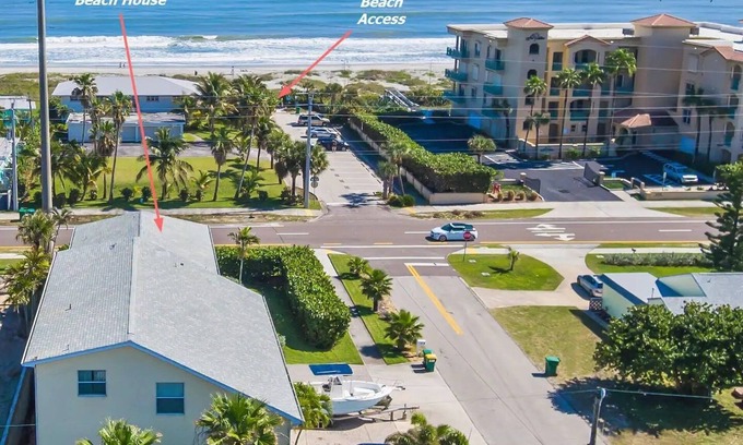 Cocoa Beach House | Ocean Blue Beach House: 3B/3B Downtown Cocoa Beach House