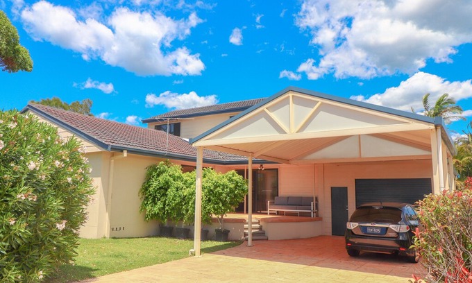Caves Beach House | Ocean Breeze at Caves Beach