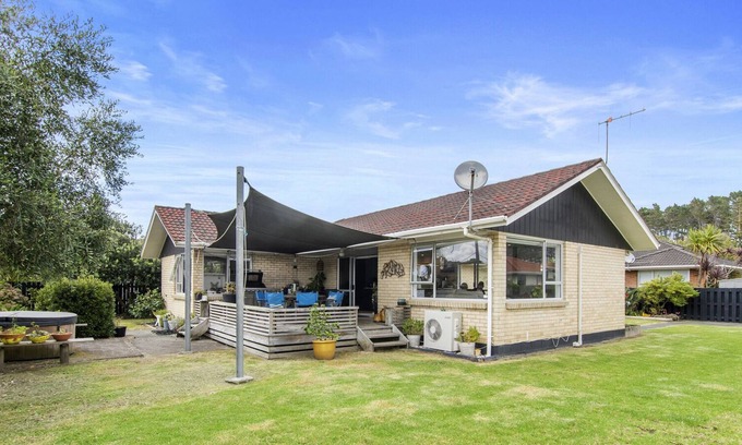 Ruakaka House | Ocean Breeze Bach - Ruakaka Beach Holiday Home