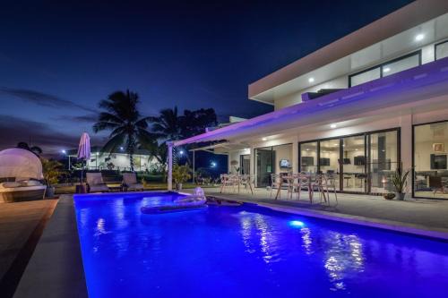 Punta Mala Bed & Breakfast | Ocean Breeze Cove - Luxury Retreat
