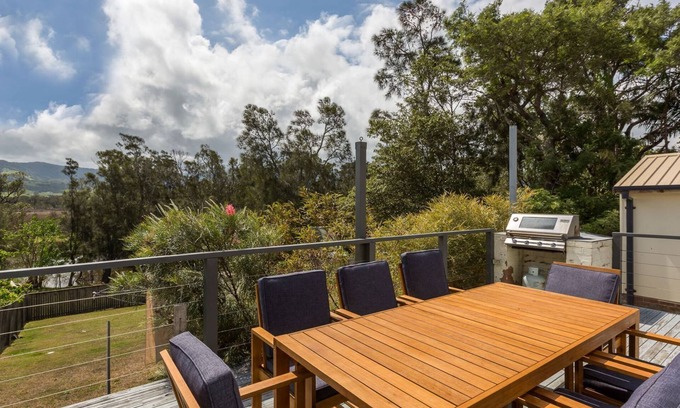 Werri Beach House | Ocean Breeze - Family Escape - Pet Friendly, Close to Beach