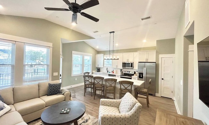 Corolla Condo | Ocean Breeze II: New Condo Steps to the Beach