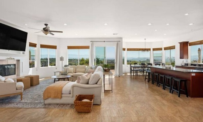 Bonsall House | Ocean Breeze Orchard Villa- Hilltop Family Retreat