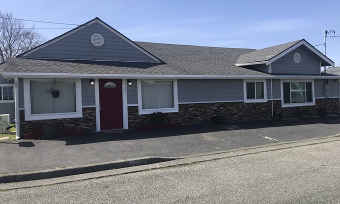 Crescent City North House | Ocean Breeze & Redwood Trees