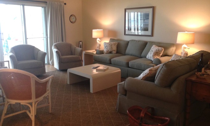 Sawgrass Condo | ’Ocean Breeze'.Steps to the beach, Spacious 1st floor!