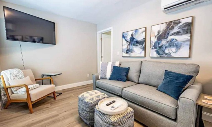 East Central Boulevard Apartment | Ocean Breezes