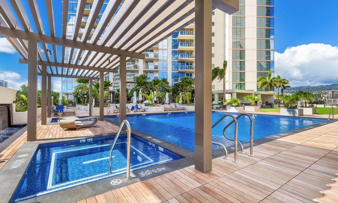 Ala Moana Condo | Ocean-City Luxurious Vacation at the Sky Ala Moana with Amazing Amenities