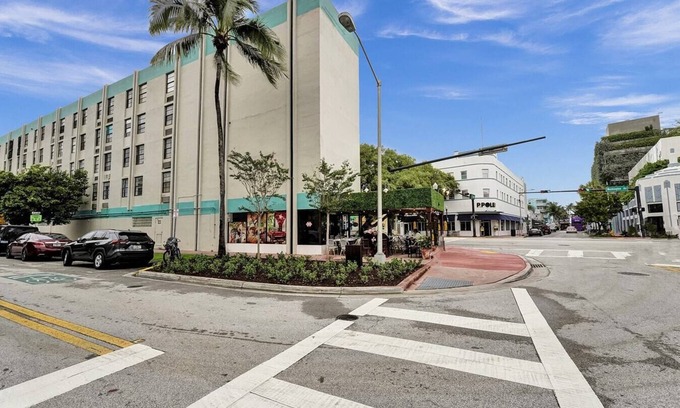 Flamingo/Lummus Condo | Ocean Dr 1BR Miami Beach Getaway