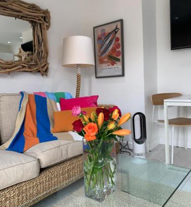 Brean Apartment | Ocean Drive Deluxe Apartment Continental Breakfast & Tray