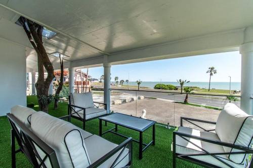 Bay Area House | Ocean Drive Splendor Awaits