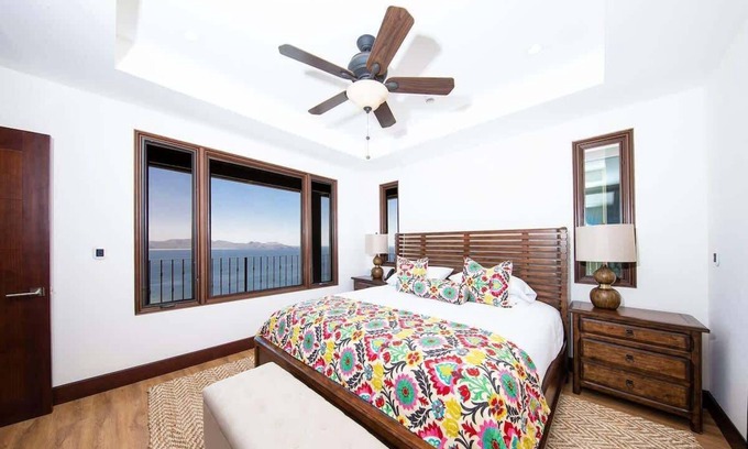 Playa Flamingo Condo | Ocean Escape Pool & Breakfast