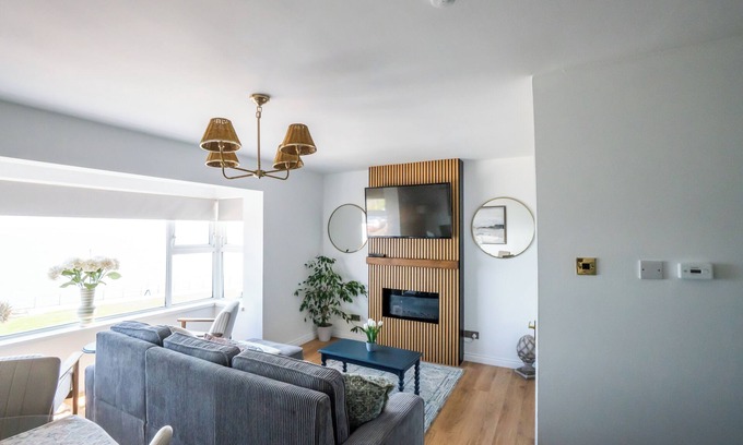 Carrickfergus Apartment | Ocean front 2-bed penthouse apartment in Carrickfergus with stunning views.