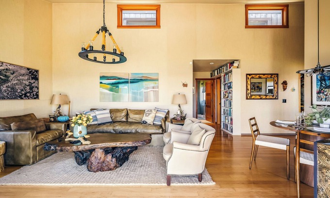Mendocino House | Ocean Front 2 Bedroom Home/Hot Tub/Fireplace