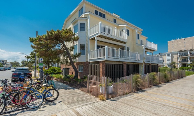 The Pines House | Ocean Front 5BR Pet Friendly Townhouse w/Parking Stunning Views