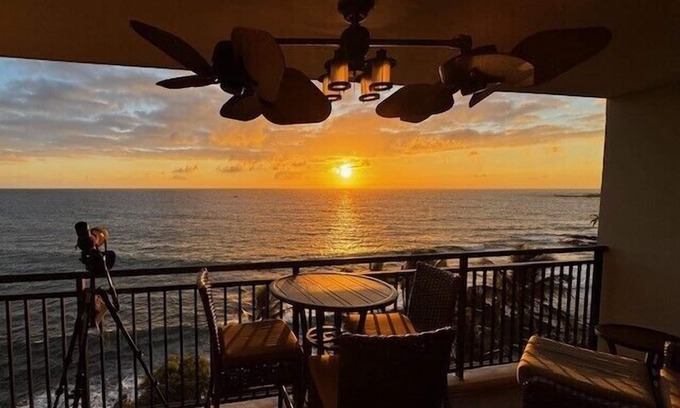 Historic Kailua Village Condo | 🏖️Ocean Front | AC | Fantastic Location - Walk To Kona Town