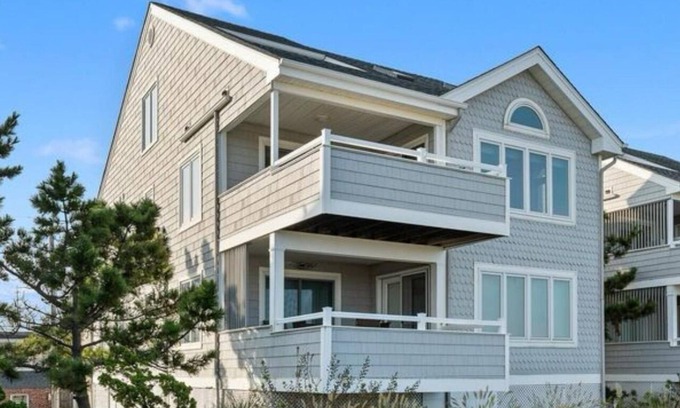 Sea Isle City Condo | Ocean Front, Beautifully Maintained Condo, Center of Sea Isle On The Promenade!