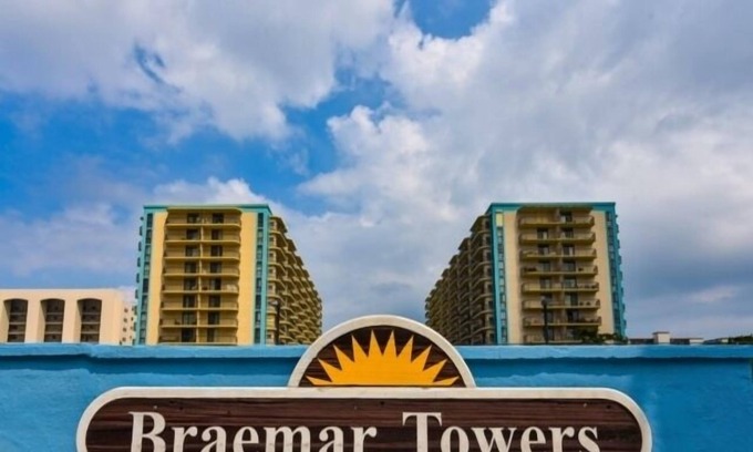 North Ocean City Condo | Ocean Front Building w/side views of Ocean and Beach, lifeguarded pool, Game Room, Gym, Tennis