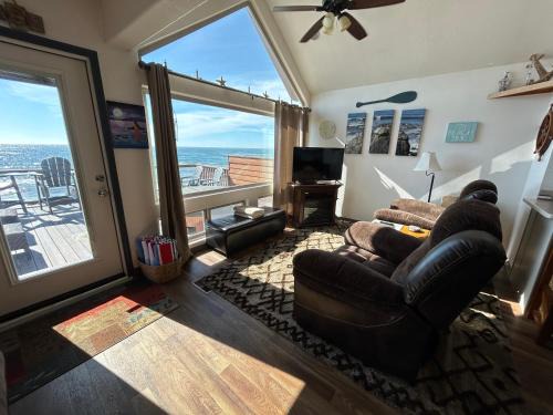 Smith River House | Ocean Front Cabin 14 W Jacuzzi & Gorgeous Views