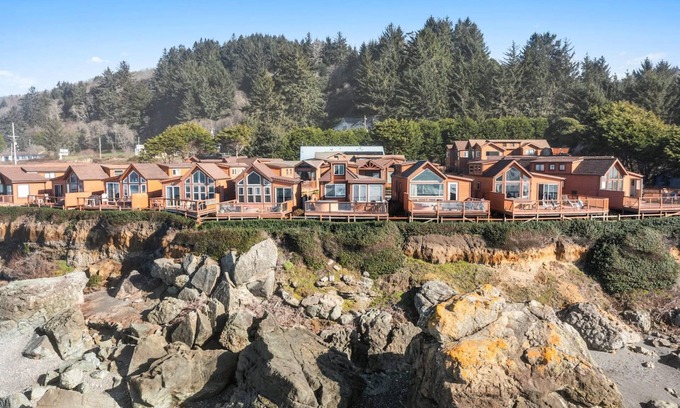 Smith River Apartment | Ocean Front Cabin 14 w Jacuzzi Gorgeous Views