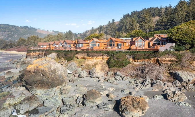 Smith River Apartment | Ocean Front Cabin 17 Jacuzzi Remarkable Views