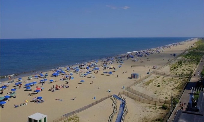 South Rehoboth Condo | OCEAN FRONT CONDO. ENJOY YOUR MORNING COFFEE SITING ON YOUR PRIVATE BALCONY WATCHING THE MORNING SUNRISE.