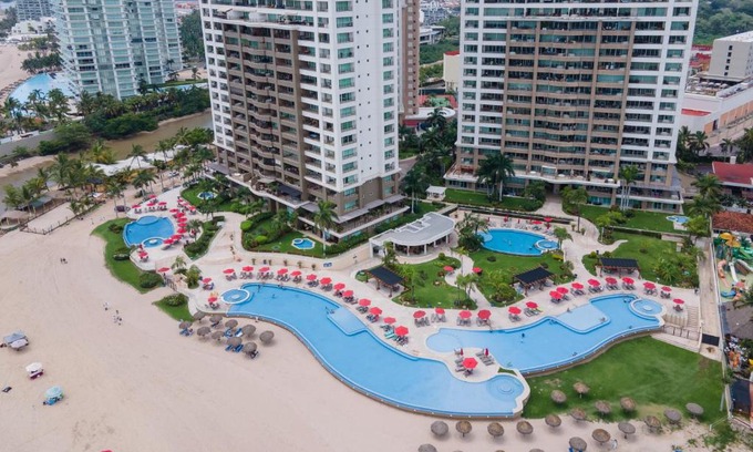 South Hotel Zone Apartment | Ocean Front Condo Sleeps 4 Adults-Grand Venetian T3000-1606