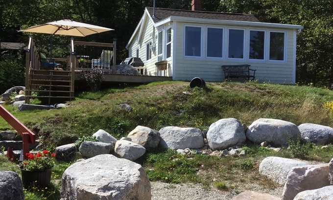 Fox Point House | Ocean front cottage in the heart of Hubbards.