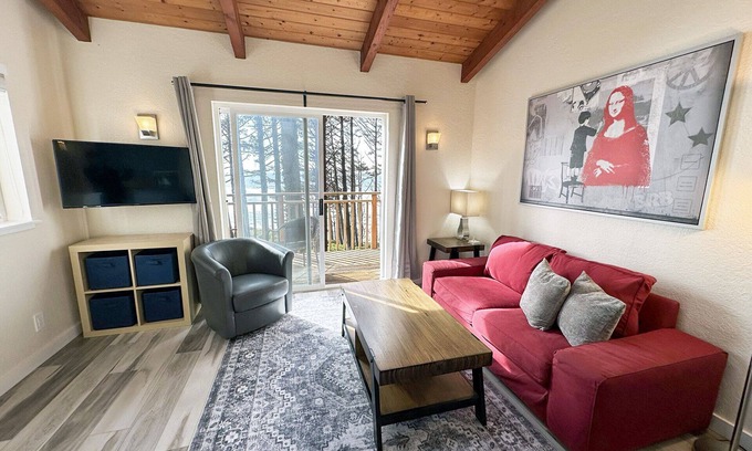 Yachats Condo | Ocean Front, Harmony at Oregon House, Stairs to the Beach!