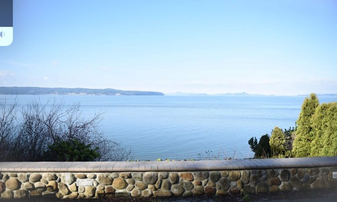 Camano Island House | Ocean front home with a private beach