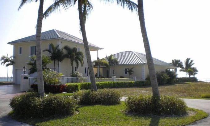 Freeport House | Ocean Front, Private Swimming Pool with Miles of Sandy Beaches
