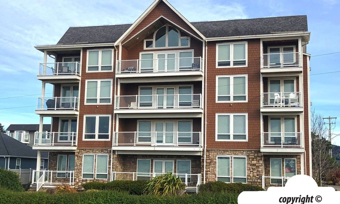 Seaside House | OCEAN FRONT: SEAVIEW SERENITY: Seaside Vacation Homes, Inc Managed