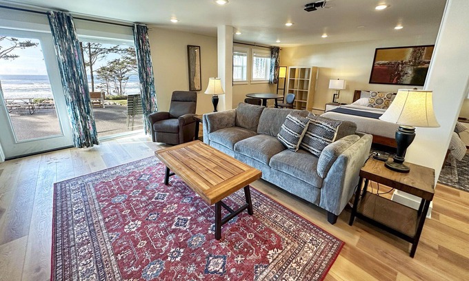 Yachats Apartment | Ocean Front Studio, Heron at Oregon House, Stairs to the Beach!