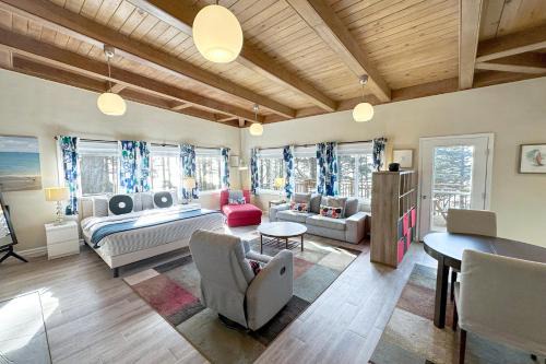 Yachats Apartment | Ocean Front, Sunrise at Oregon House, Stairs to the Beach!