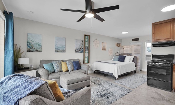 Jacksonville Beach Apartment | Ocean Front Beach Den -near Mayo Clinic