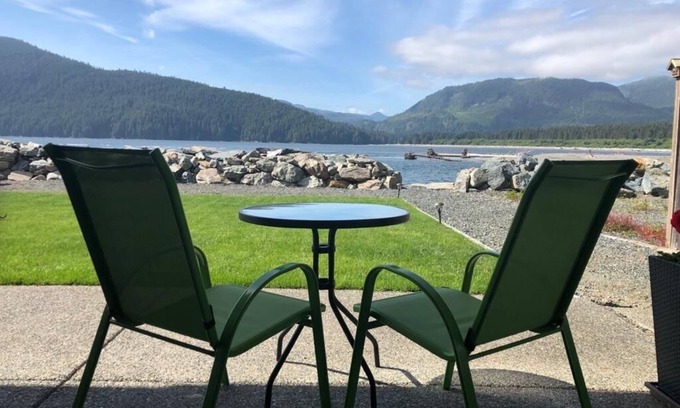 Port Renfrew Apartment | Ocean Front Vacation Suite - The Whale's Tale