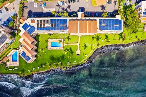 Wailuku House | Ocean Front with Mountain Views and Central AC