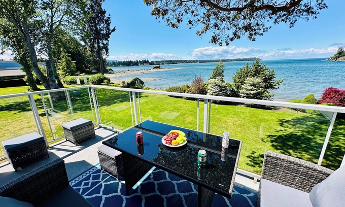 Regional District of Nanaimo Condo | Ocean front with stunning views! Gardens, trails, pools, and more. Pure beauty!