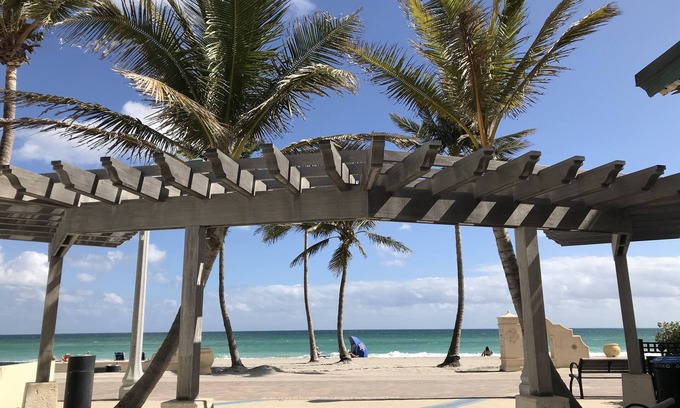 Hollywood Condo | Ocean Grande Beach Club Resort