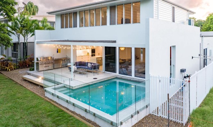 Agnes Water House | Ocean House - 4 BR with Media Room & Private Pool - 100m to Beach