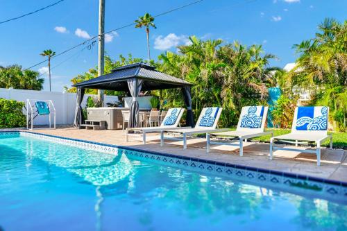 Harbor Heights House | Ocean house with Hot Tub and Heated pool ! Beach 1 minute walk !