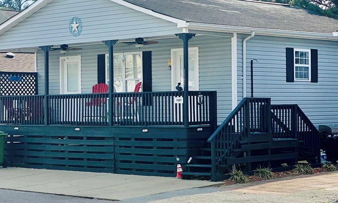 Surfside Beach House | Ocean Lakes #1587 Cozy Beach Bungalow golf cart available