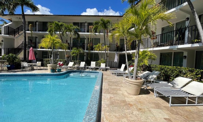 Bermuda Riviera Hotel | Ocean Mile Hotel